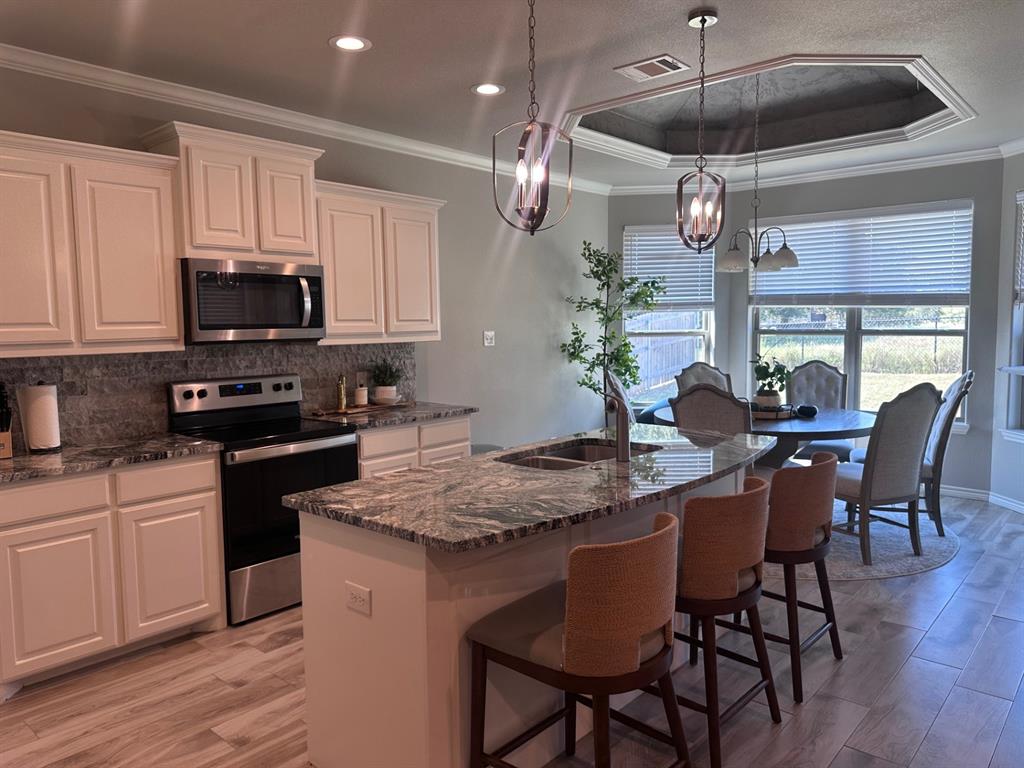 Granbury, Texas 76049, United States, 4 Bedrooms Bedrooms, ,2 BathroomsBathrooms,Residential,Active,226163