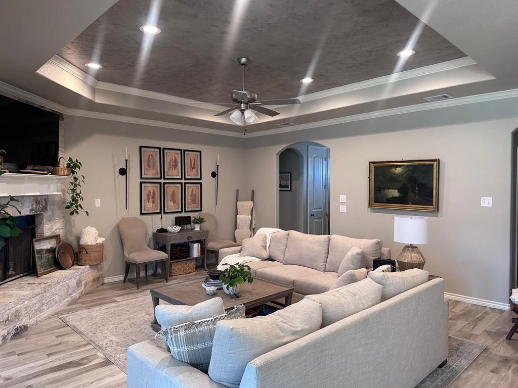 Granbury, Texas 76049, United States, 4 Bedrooms Bedrooms, ,2 BathroomsBathrooms,Residential,Active,226163