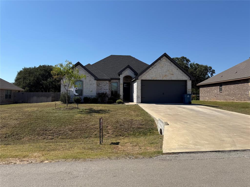 Granbury, Texas 76049, United States, 4 Bedrooms Bedrooms, ,2 BathroomsBathrooms,Residential,Active,226163