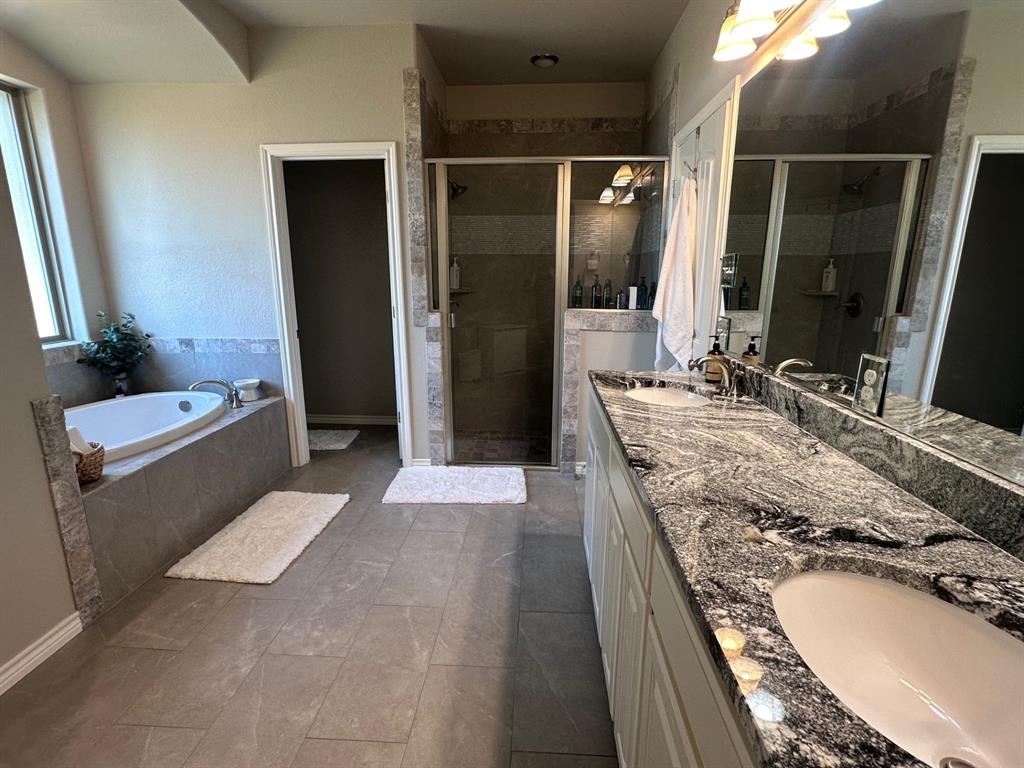 Granbury, Texas 76049, United States, 4 Bedrooms Bedrooms, ,2 BathroomsBathrooms,Residential,Active,226163