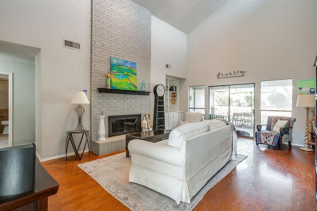 Photo of 2712 Butler Drive, Arlington, TX 76012 (MLS # 21194032)