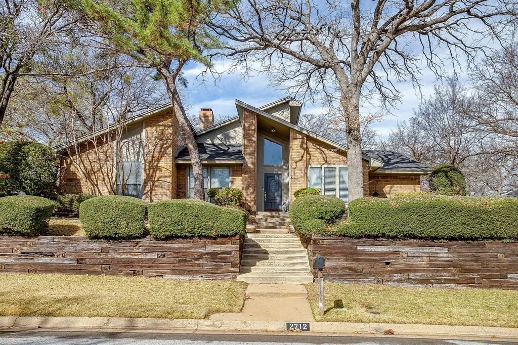 Photo of 2712 Butler Drive, Arlington, TX 76012 (MLS # 21194032)