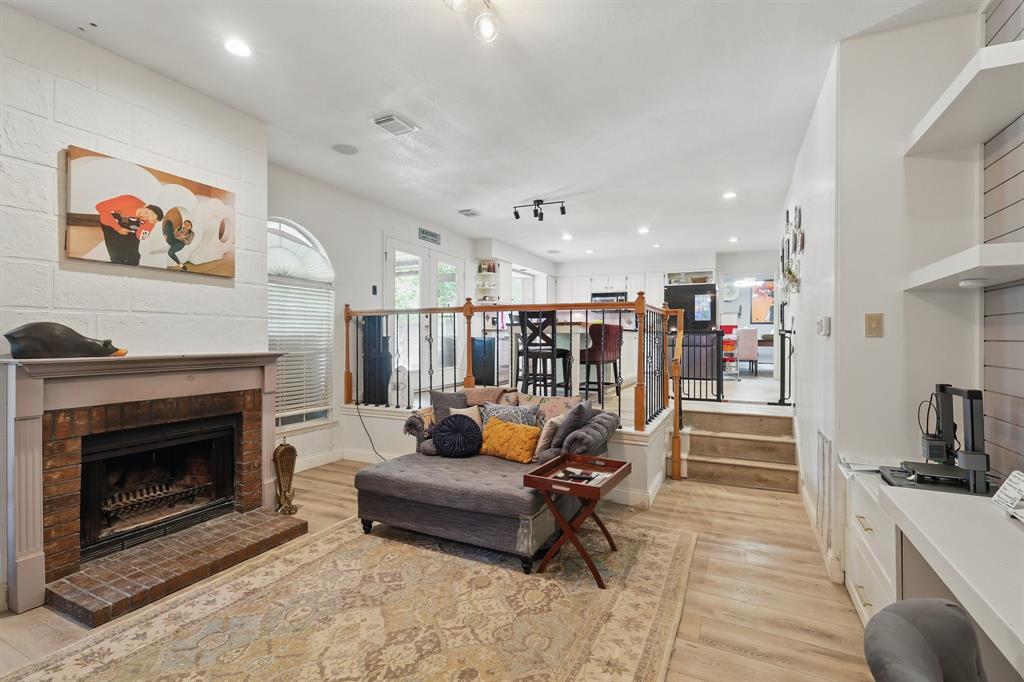 808 Rolling View Court