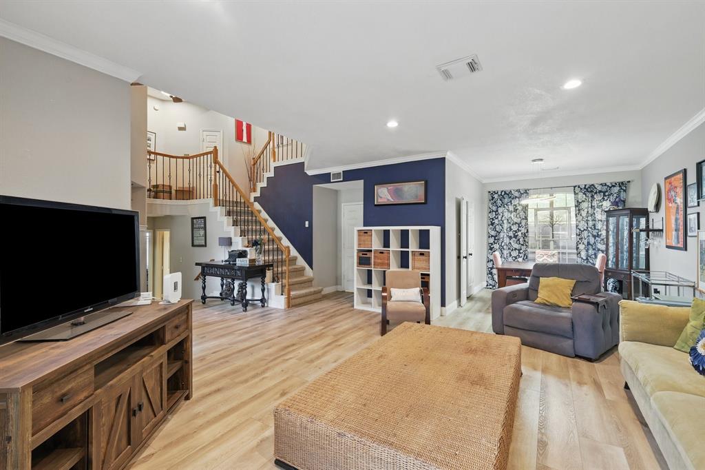 808 Rolling View Court