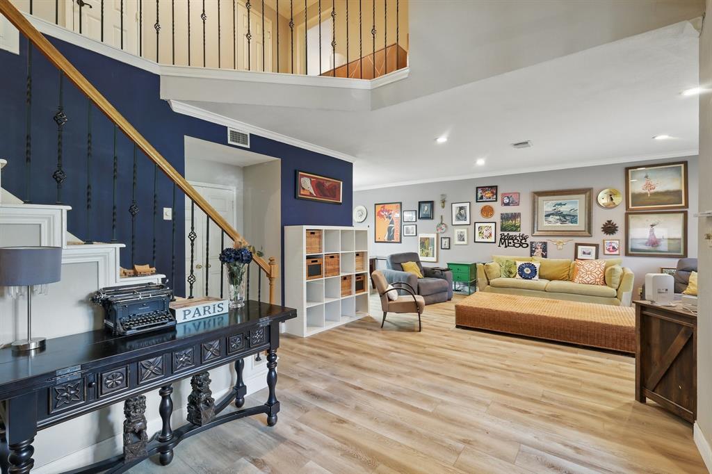 808 Rolling View Court