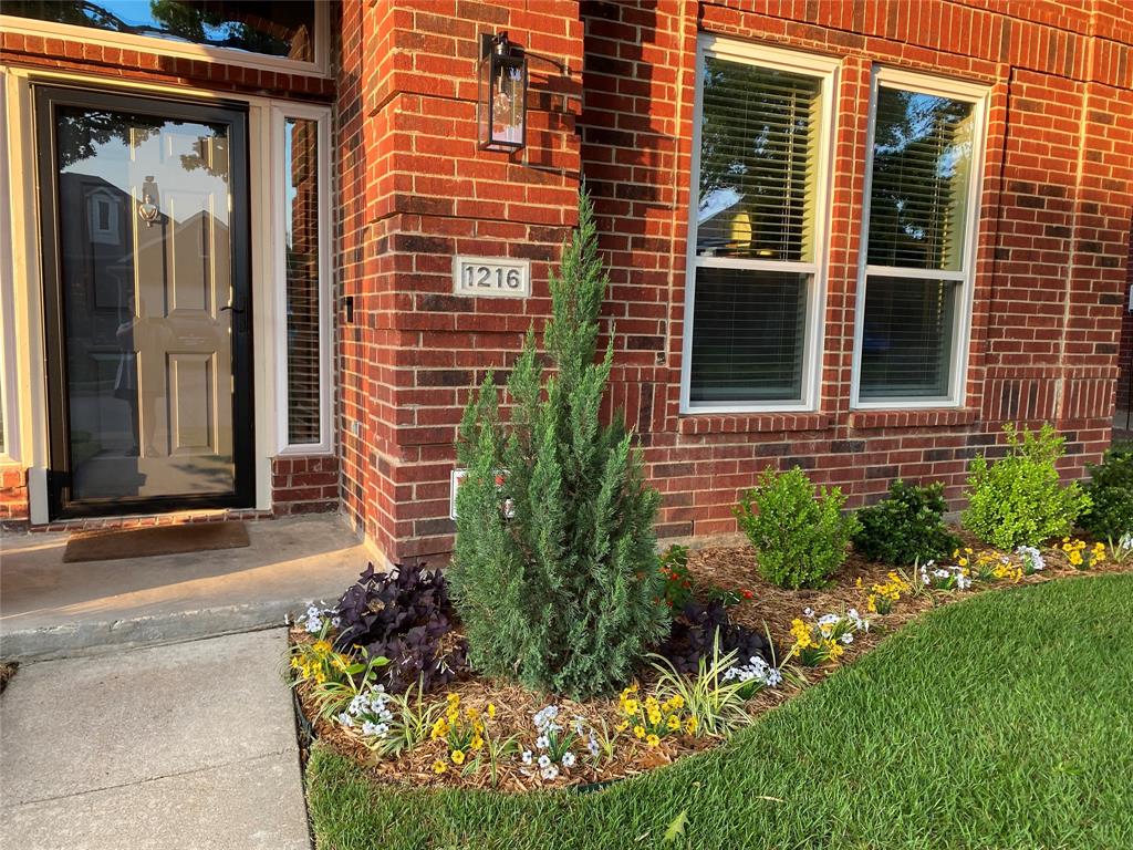 1216 Ottawa Lane