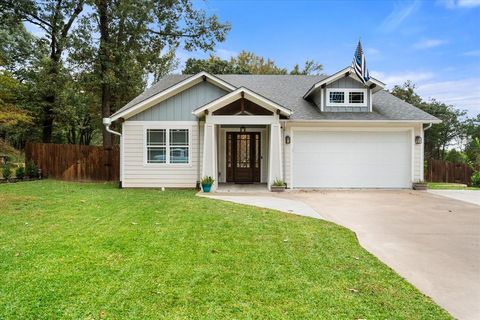 Photo of 213 Louise Lane, Athens, TX 75751 (MLS # 21098623) Photo of 213 Louise Lane, Athens, TX 75751 (MLS # 21098623)