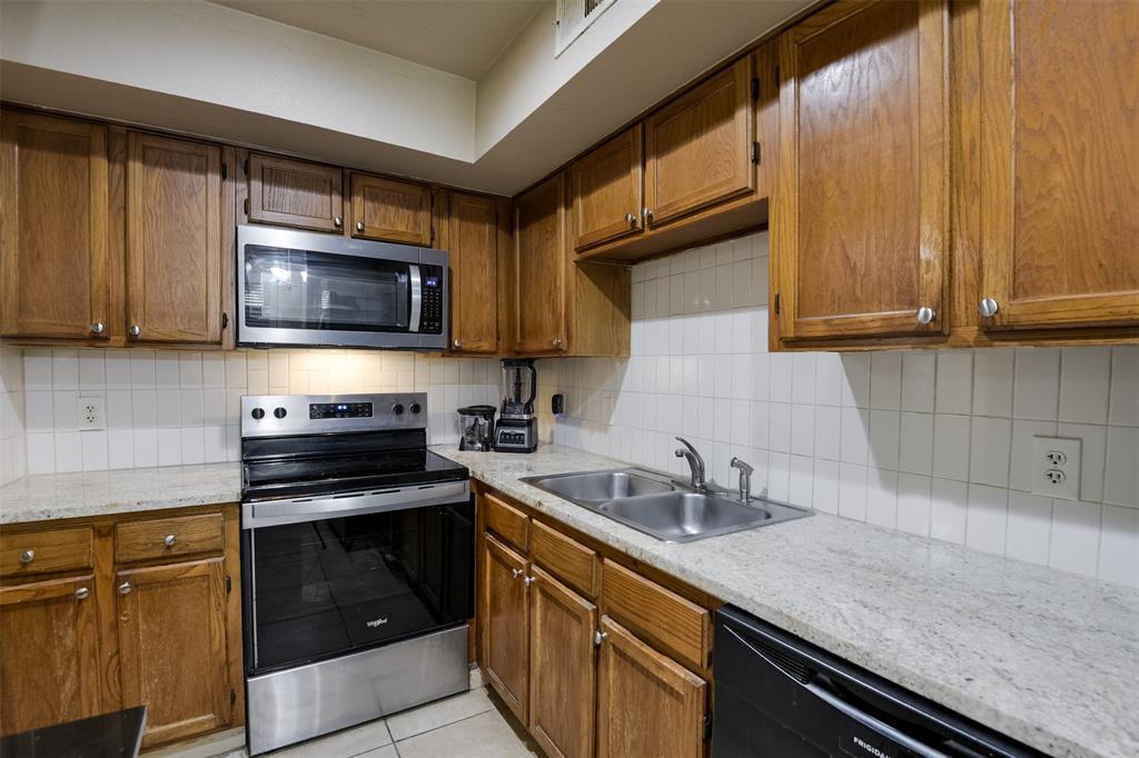 Arlington Oaks Condo - Residential