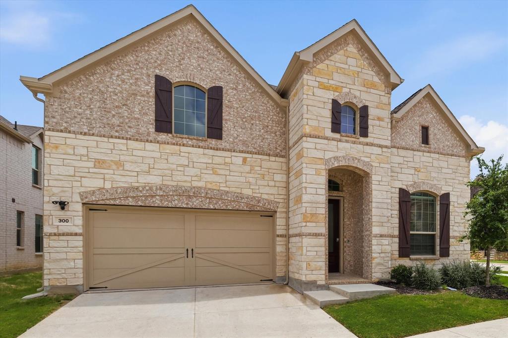 300 Foxglove Hill