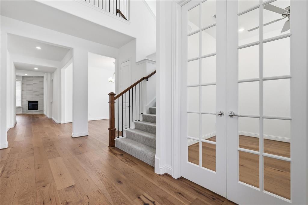 300 Foxglove Hill