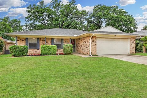 Photo of 2132 Sandy Lane, Irving, TX 75060 (MLS # 21256957)