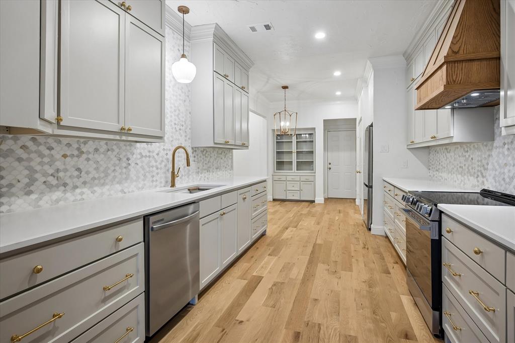 12332 Montego Plaza