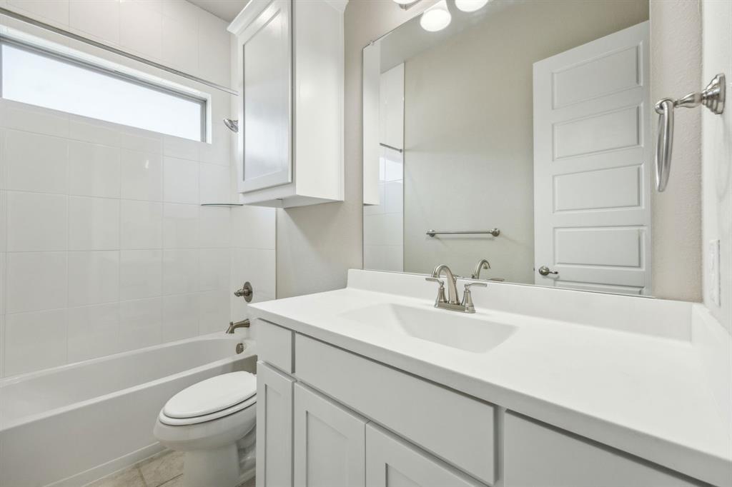 1004 Pearl Crescent Place