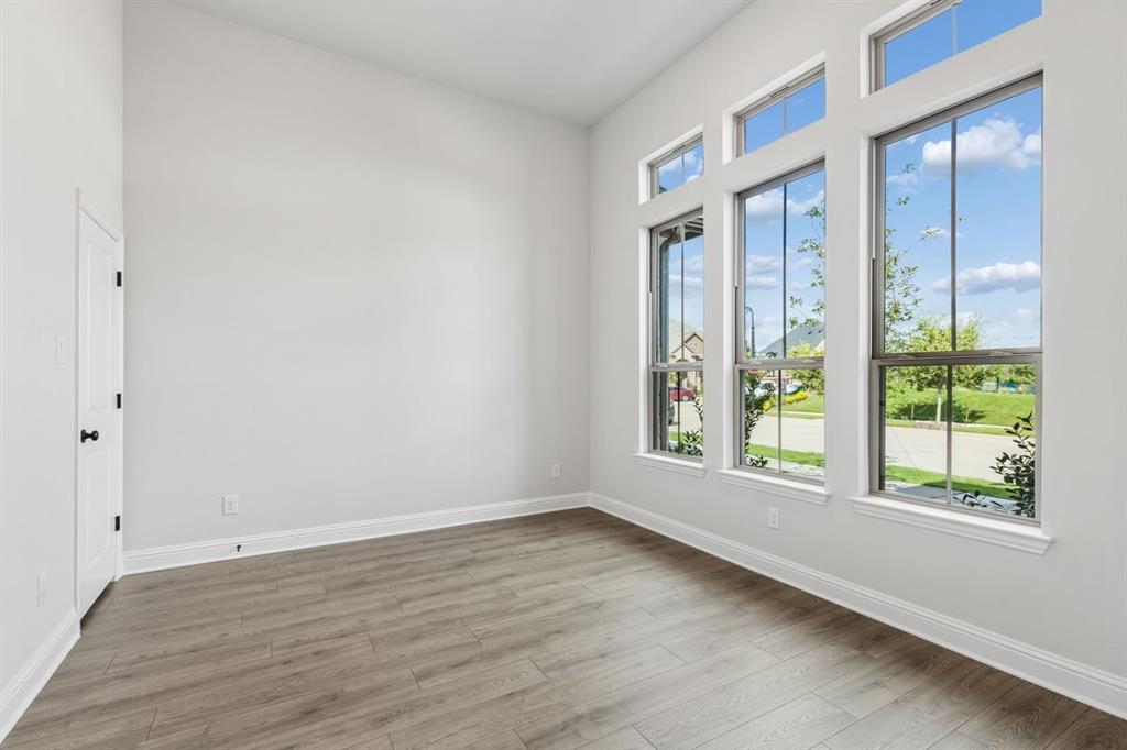 1004 Pearl Crescent Place