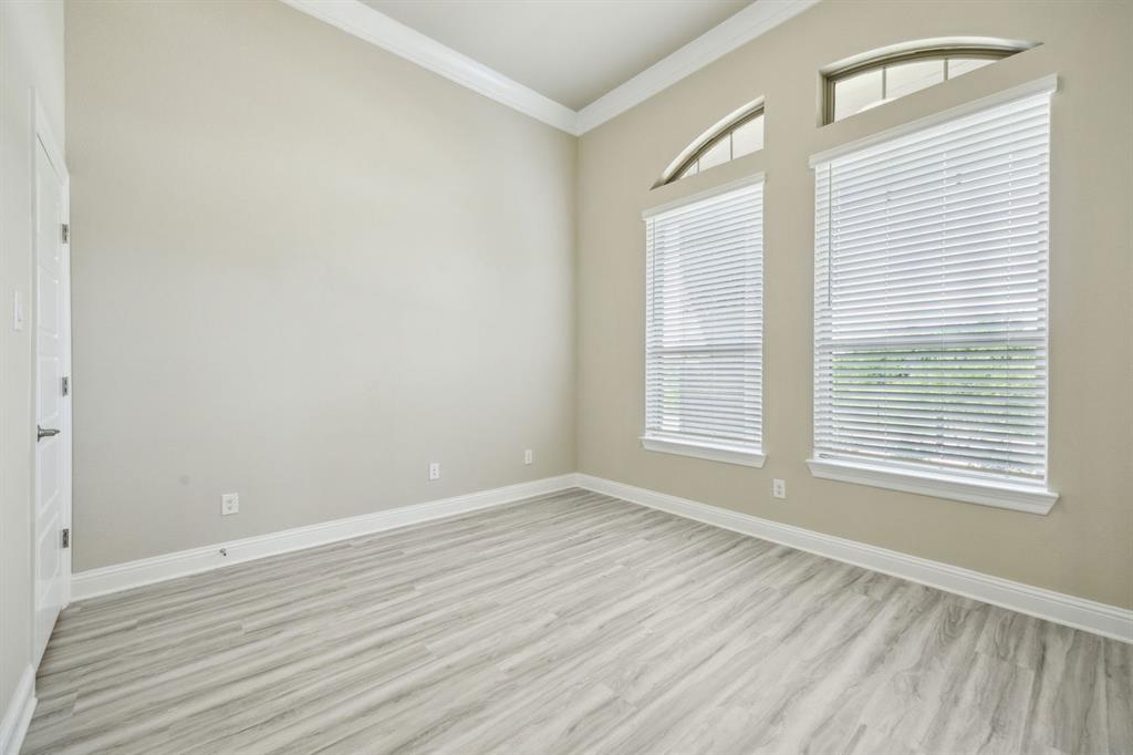 1004 Pearl Crescent Place