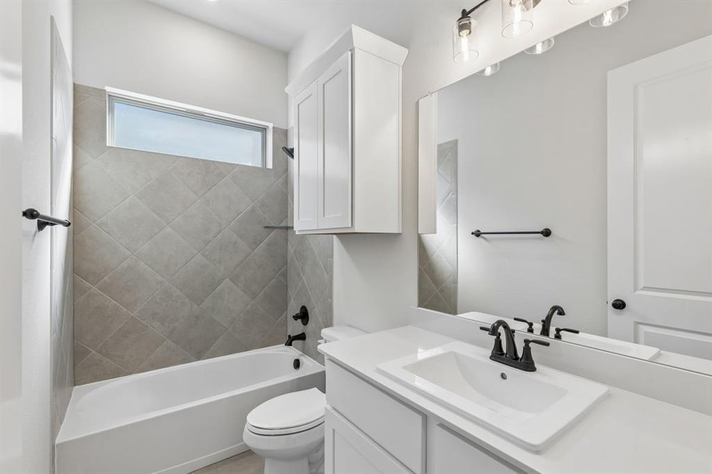 1004 Pearl Crescent Place