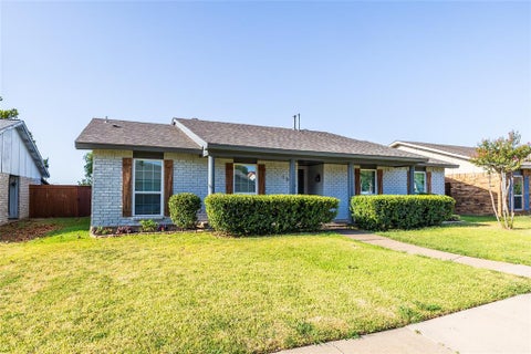 Photo of 1948 Rambling Ridge Lane, Carrollton, TX 75007 (MLS # 21423722)