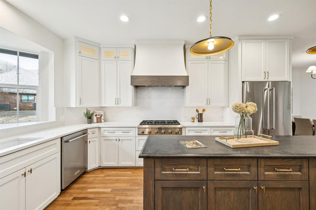 104 Royal Oaks Drive