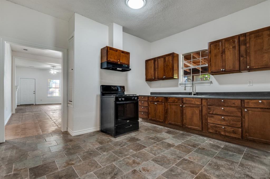 Dallas Land & Loan 02 - Residential Lease