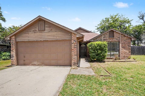 Photo of 4245 Periwinkle Drive, Fort Worth, TX 76137 (MLS # 21324566)