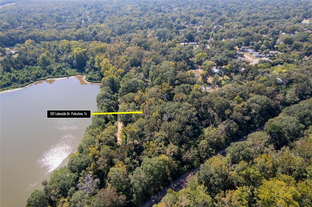101 Lakeside Drive