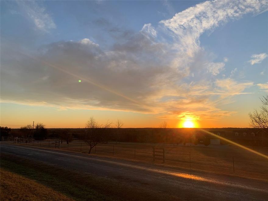 A very quiet 8 lot subdivision with a dead end street. The only traffic will be your neighbors or guest.  Just 3 miles East of Van Alstyne on a hilltop with 3 mile views. No HOA Van Alstyne ISD
Deed Restricted.