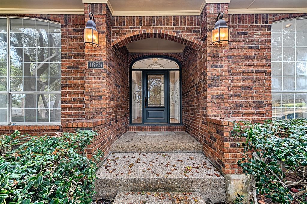 1625 Travis Circle S