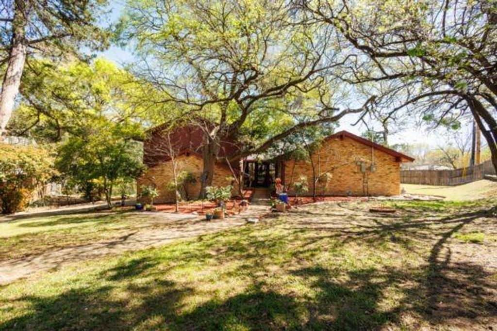 Photo of 1446 Cardinal Creek Drive, Duncanville, TX 75137 (MLS # 21215363)