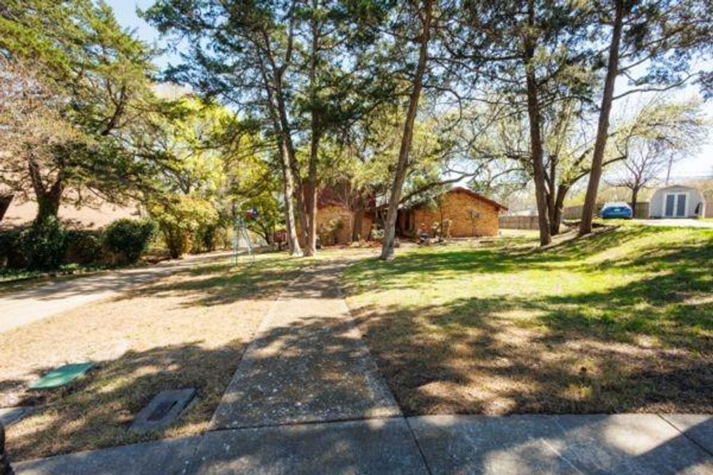 Photo of 1446 Cardinal Creek Drive, Duncanville, TX 75137 (MLS # 21215363)