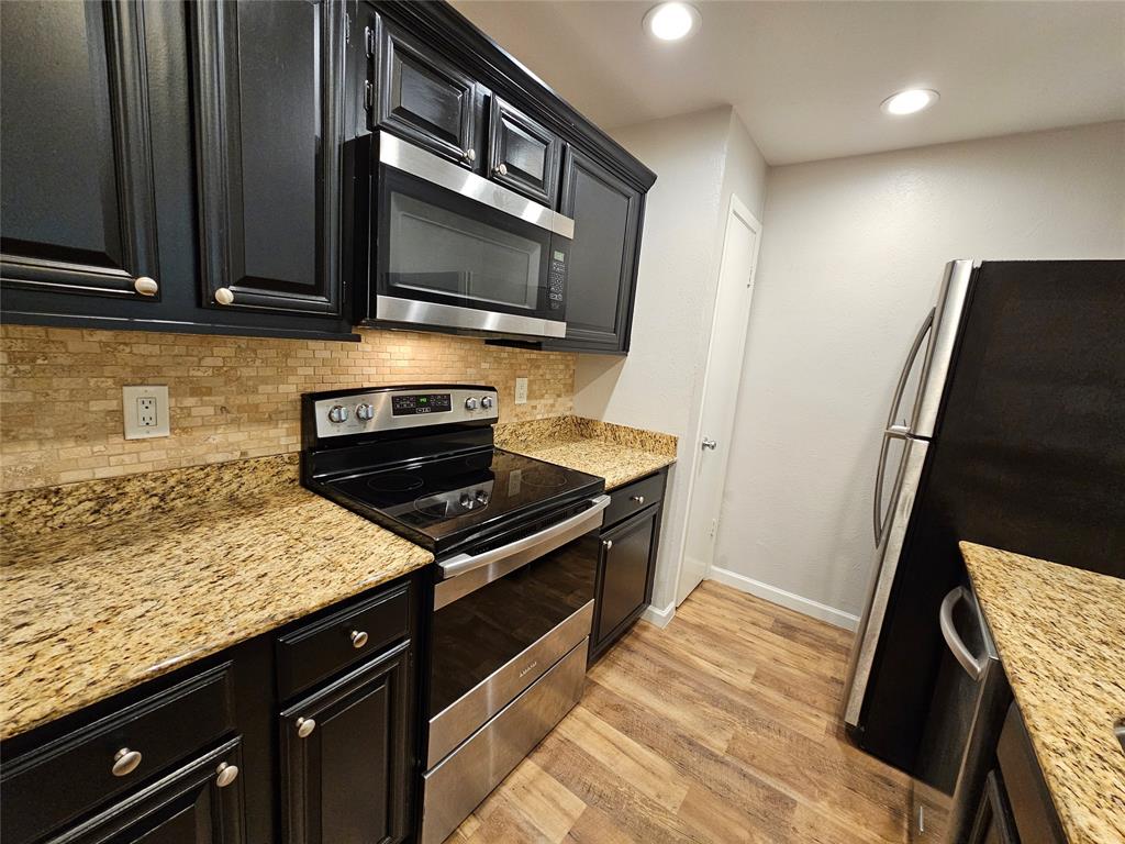 Woods On Park Lane Condos - Residential Lease