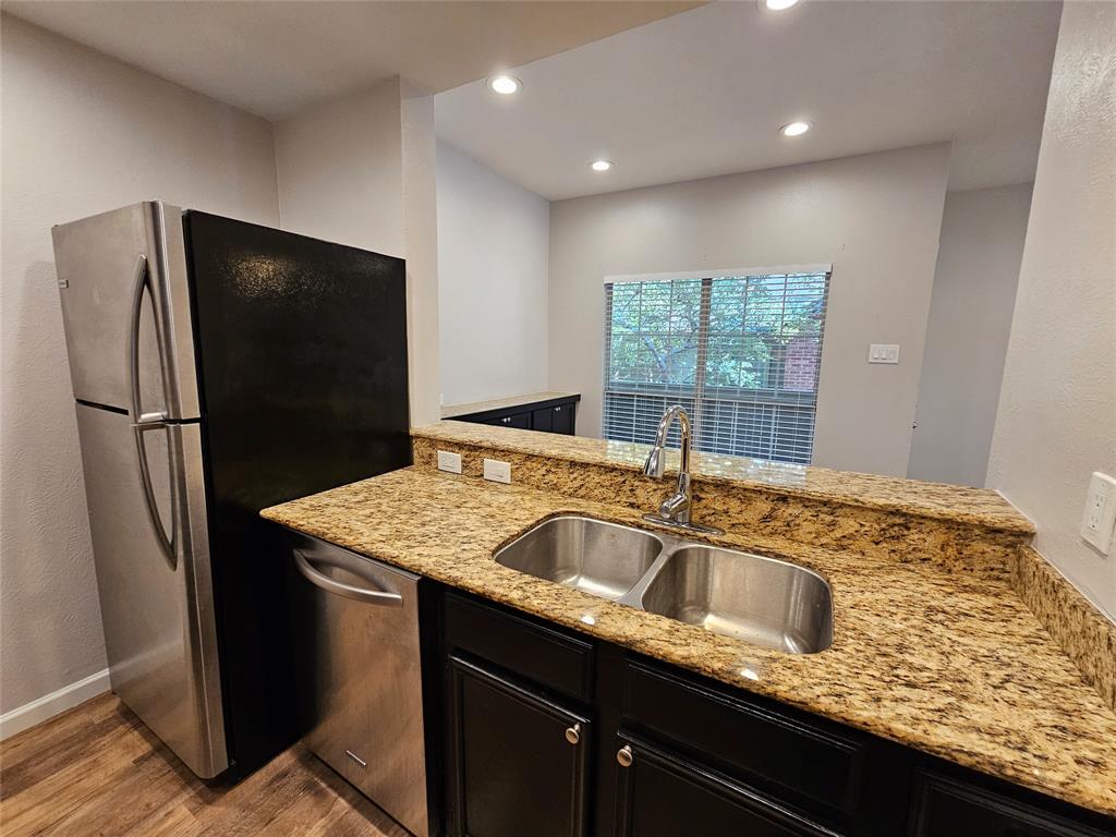 Woods On Park Lane Condos - Residential Lease