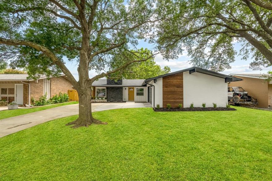 GORGEOUS SPACIOUS REMODELED HOUSE. 15 MINUTES AWAY FROM DOWN TOWN DALLAS, WALKING DISTANCE TO RESTAURANTS, SHOPPING CENTERS AND MAIN FREEWAYS. INSIDE YOU WILL FIND A FULLY REMODELED, HIGH END INTERIOR INCLUDING NEW CABINETS, UPDATED LIGHT FIXTURES, NEW HVAC, NEW PLUMBING, NEW DOORS,  AND NEW COUNTERTOPS. WHILE MAKING YOUR WAY TO THE HOUSE YOU WILL FIND NEW LAMINATED FLOORING, UPDATED RESTROOMS, FRESHLY PAINTED INTERIOR AND EXTERIOR. IF THAT WASN'T ENOUGH, WHILE STEPPING OUTSIDE YOU WILL FIND A PERFECT SIZE BACKYARD. COME SHOW IT TODAY, IT WILL NOT LAST TOO LONG!
Listing agent is part owner of the house.