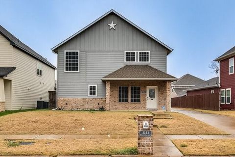 Photo of 3233 Washington Street, Greenville, TX 75401 (MLS # 21135663)