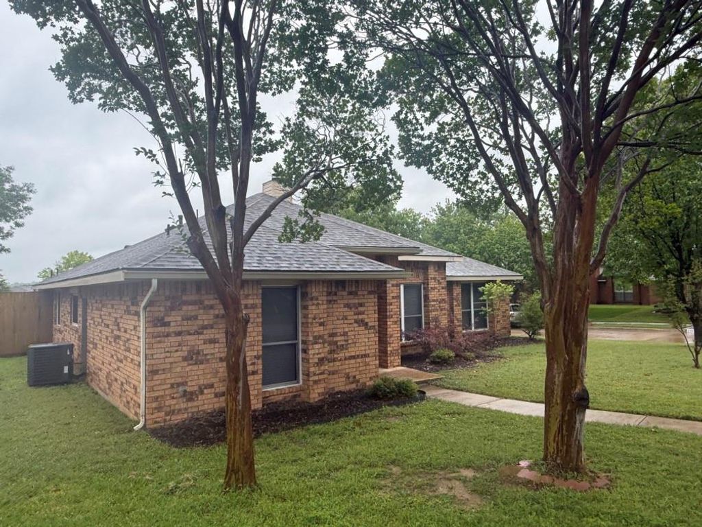 Photo of 1038 Fairview Court, Mesquite, TX 75181 (MLS # 21247484)