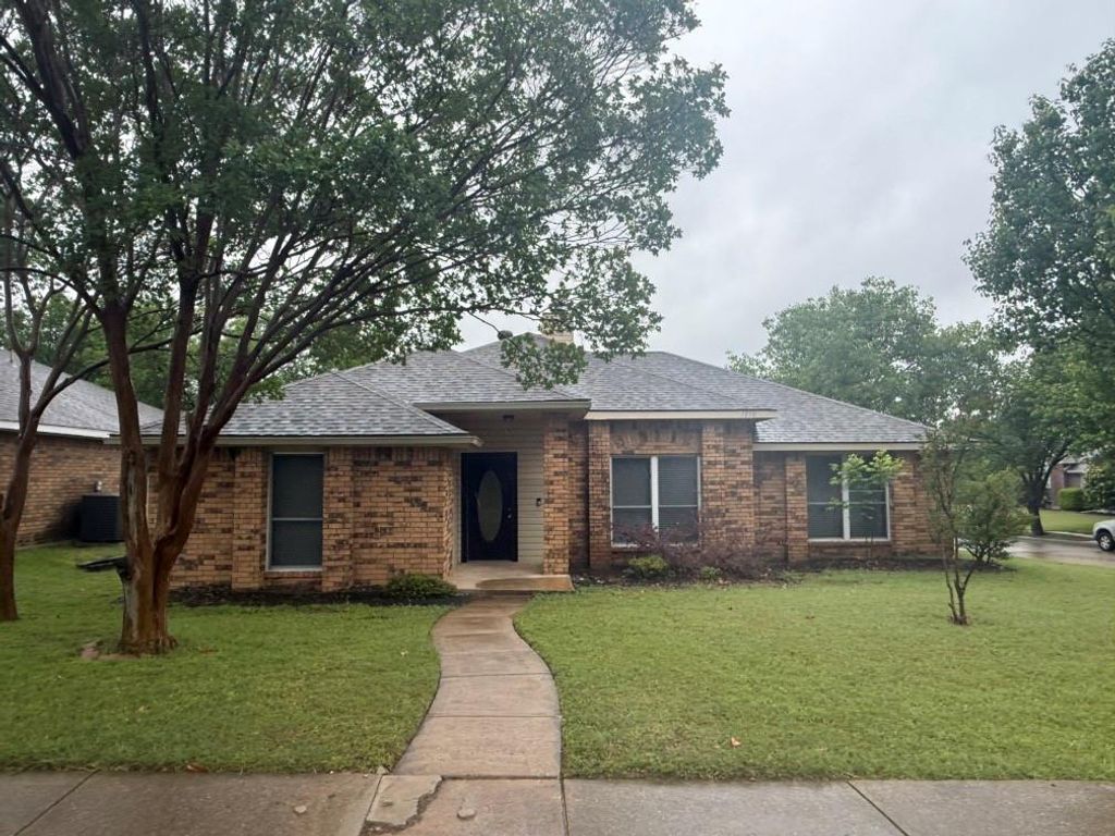 Photo of 1038 Fairview Court, Mesquite, TX 75181 (MLS # 21247484)