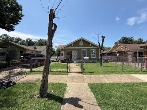 Photo of 3010 Jerome Street, Dallas, TX 75223 (MLS # 21421085)
