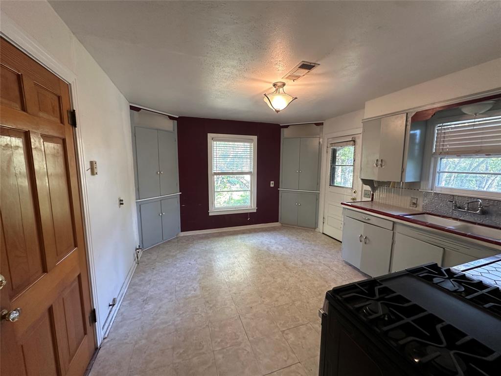 1014 Hillcrest Street