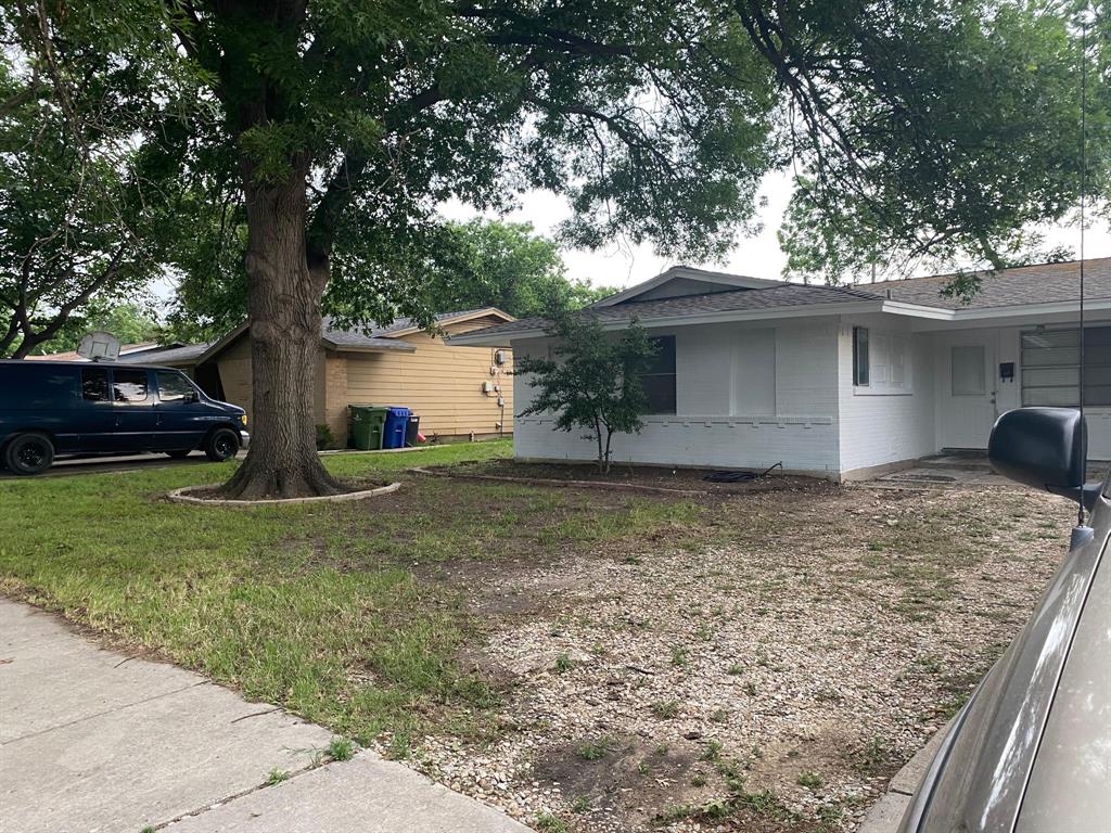 Photo of 1820 Burning Tree Lane, Carrollton, TX 75006 (MLS # 21382001)