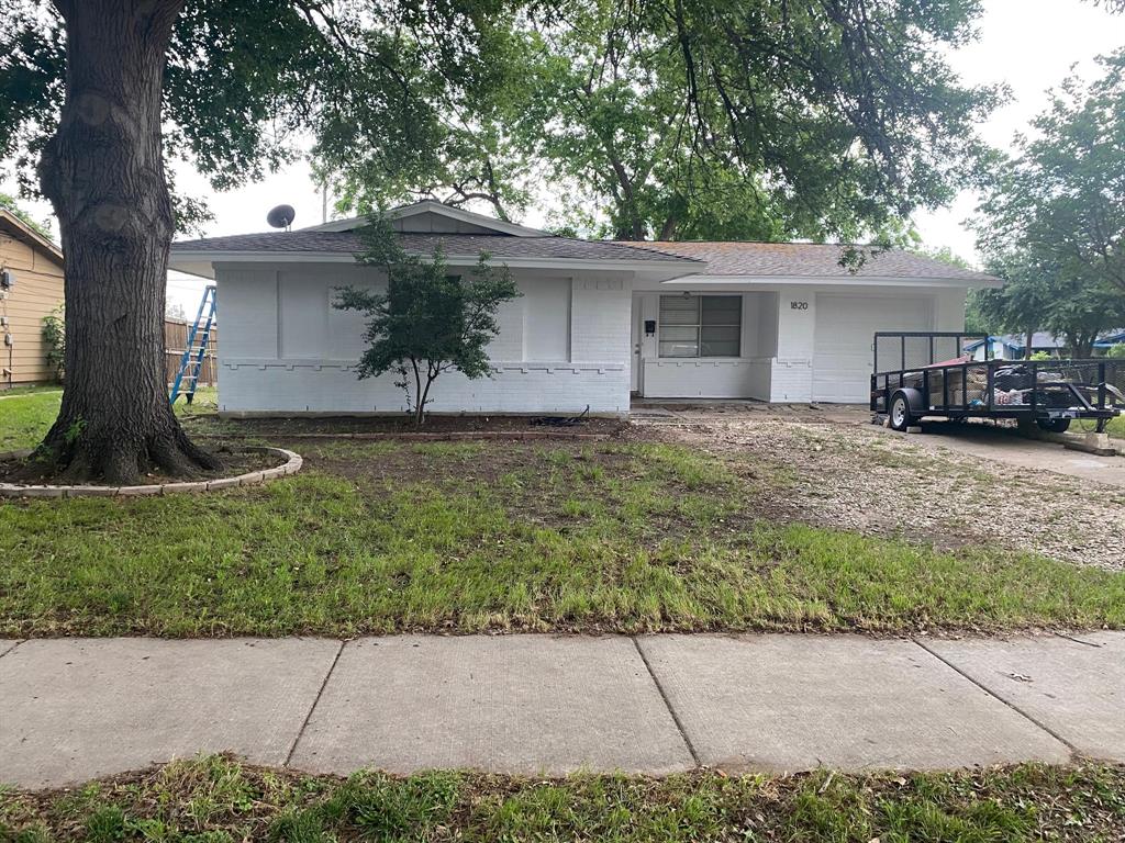 Photo of 1820 Burning Tree Lane, Carrollton, TX 75006 (MLS # 21382001)