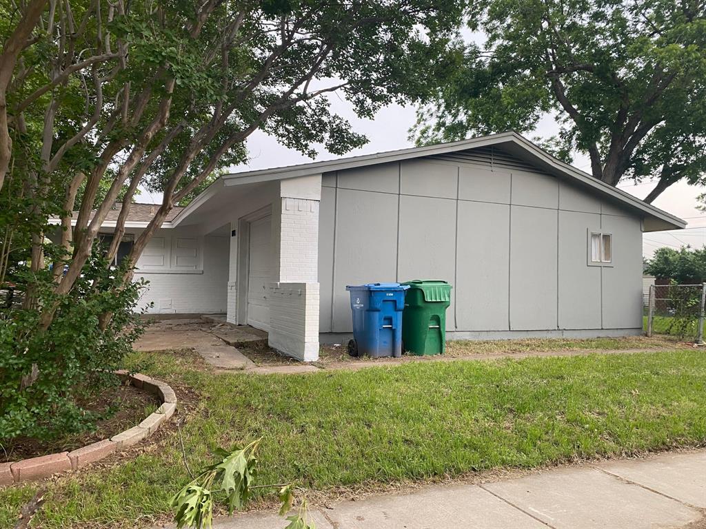 Photo of 1820 Burning Tree Lane, Carrollton, TX 75006 (MLS # 21382001)