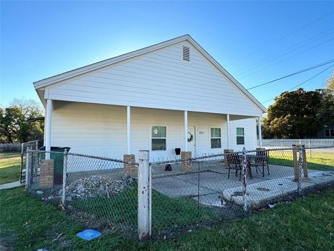 311 W Franklin Street Alvord TX 76225