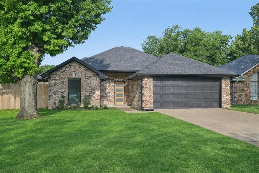 Photo of 1023 N Fannin Street, Rockwall, TX 75087 (MLS # 21245355)