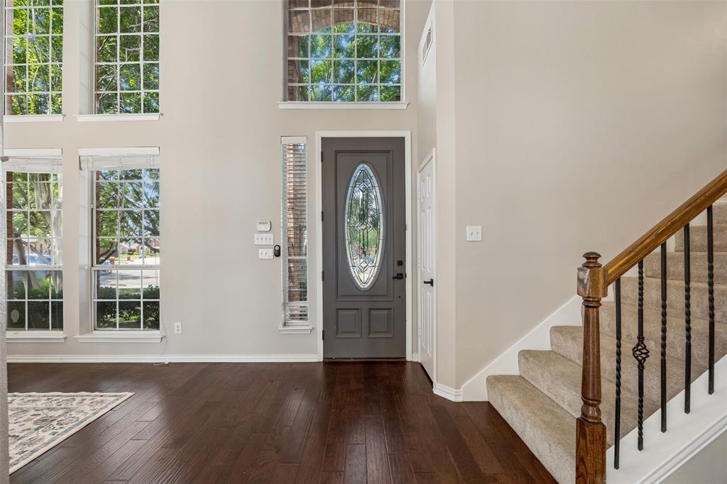 9014 Crown Point Circle