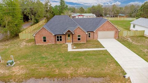 A home in Lindale