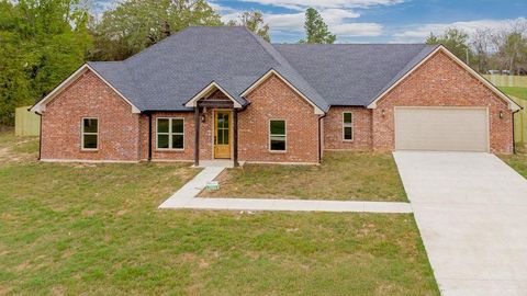 A home in Lindale