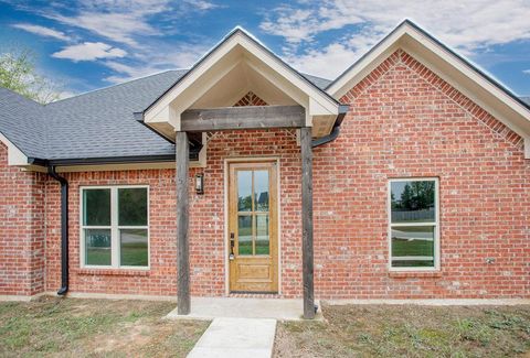 A home in Lindale