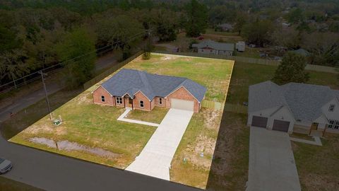 A home in Lindale