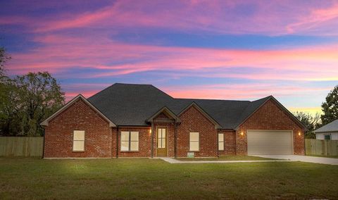 A home in Lindale