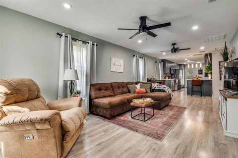 Photo of 2535 Ghent Street, Dallas, TX 75215 (MLS # 21262332)