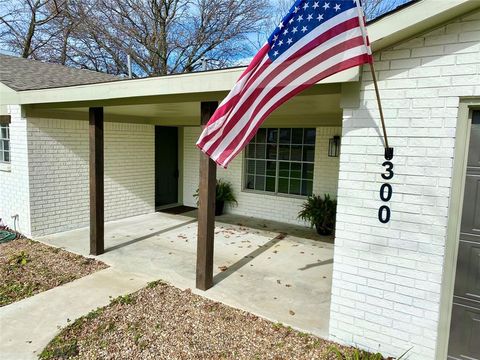 A home in Honey Grove